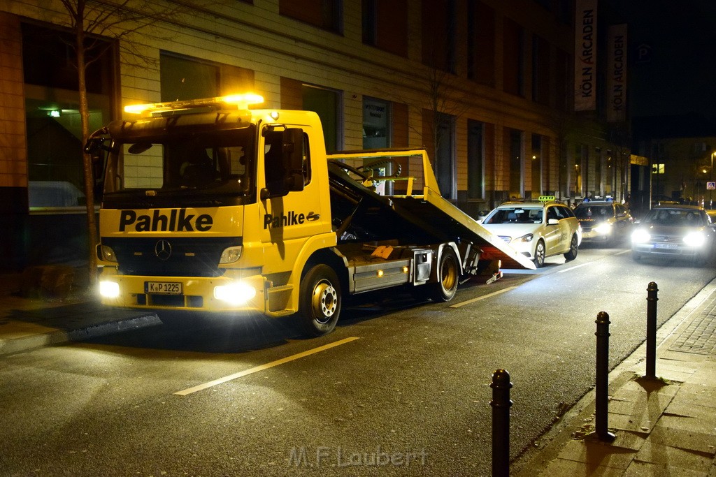 Raubueberfall Taxi Koeln Kalk Arcarden Vietorstr P25.JPG - Miklos Laubert